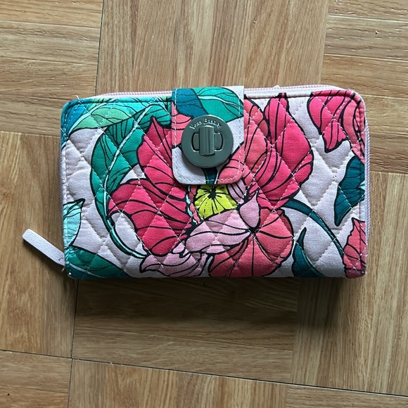 Vera Bradley floral wallet. - Picture 4 of 7